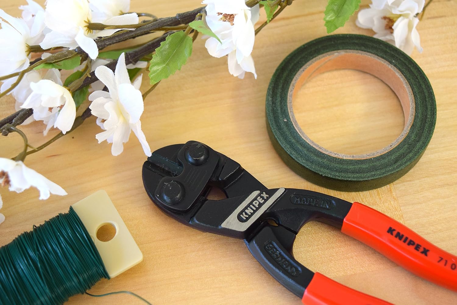 KNIPEX - 71 01 200 Tools - CoBolt Compact Bolt Cutter (7101200). 8-Inch